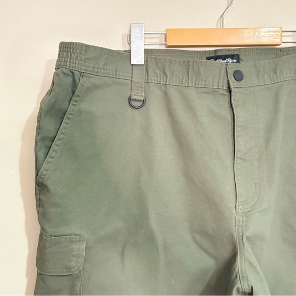 Wind River Green Cargo Shorts with Utility Design 42X6 - Picture 4 of 16